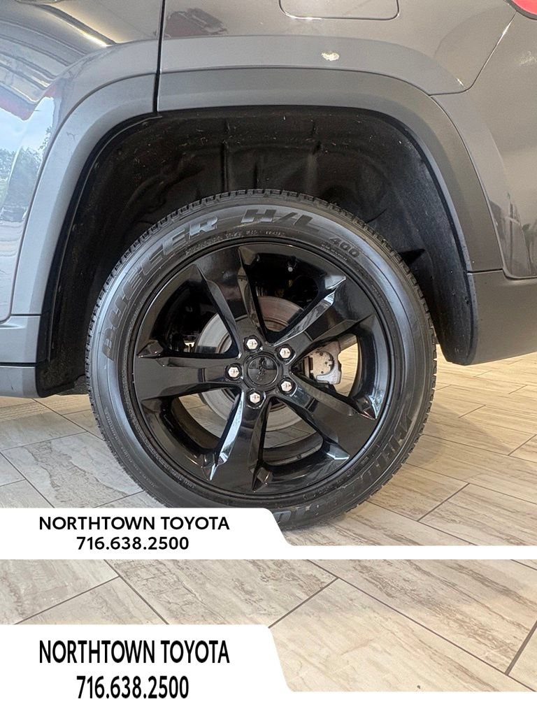 Used 2023 Jeep Grand Cherokee Altitude AWD/4WD image 22