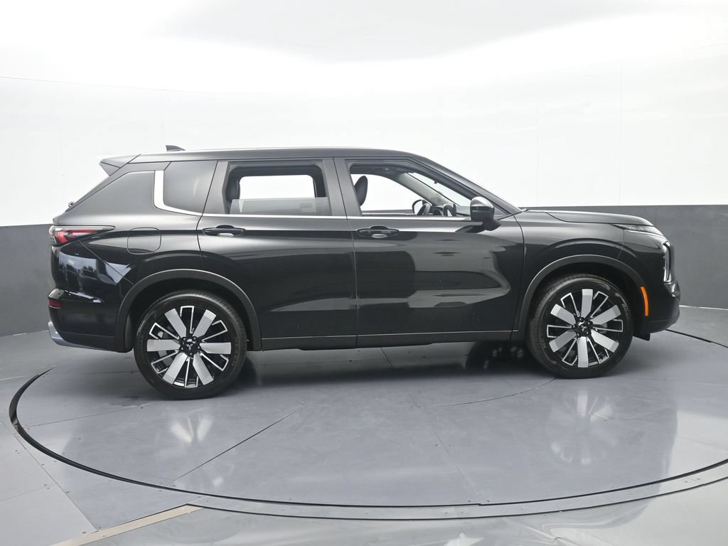 New 2026 Mitsubishi Outlander SE FWD image 7
