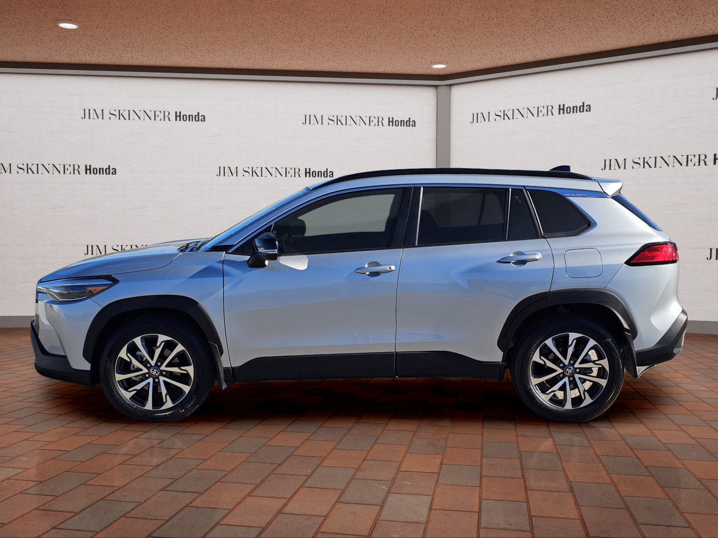 Used 2025 Toyota Corolla Cross XLE w/ Convenience Package FWD image 14
