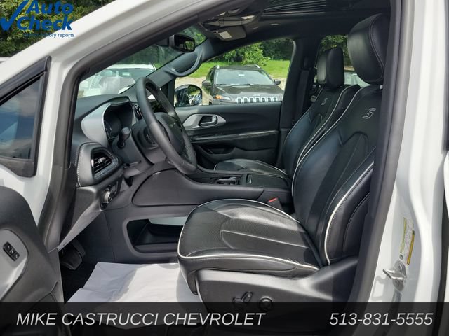 Used 2025 Chrysler Pacifica Limited FWD image 25
