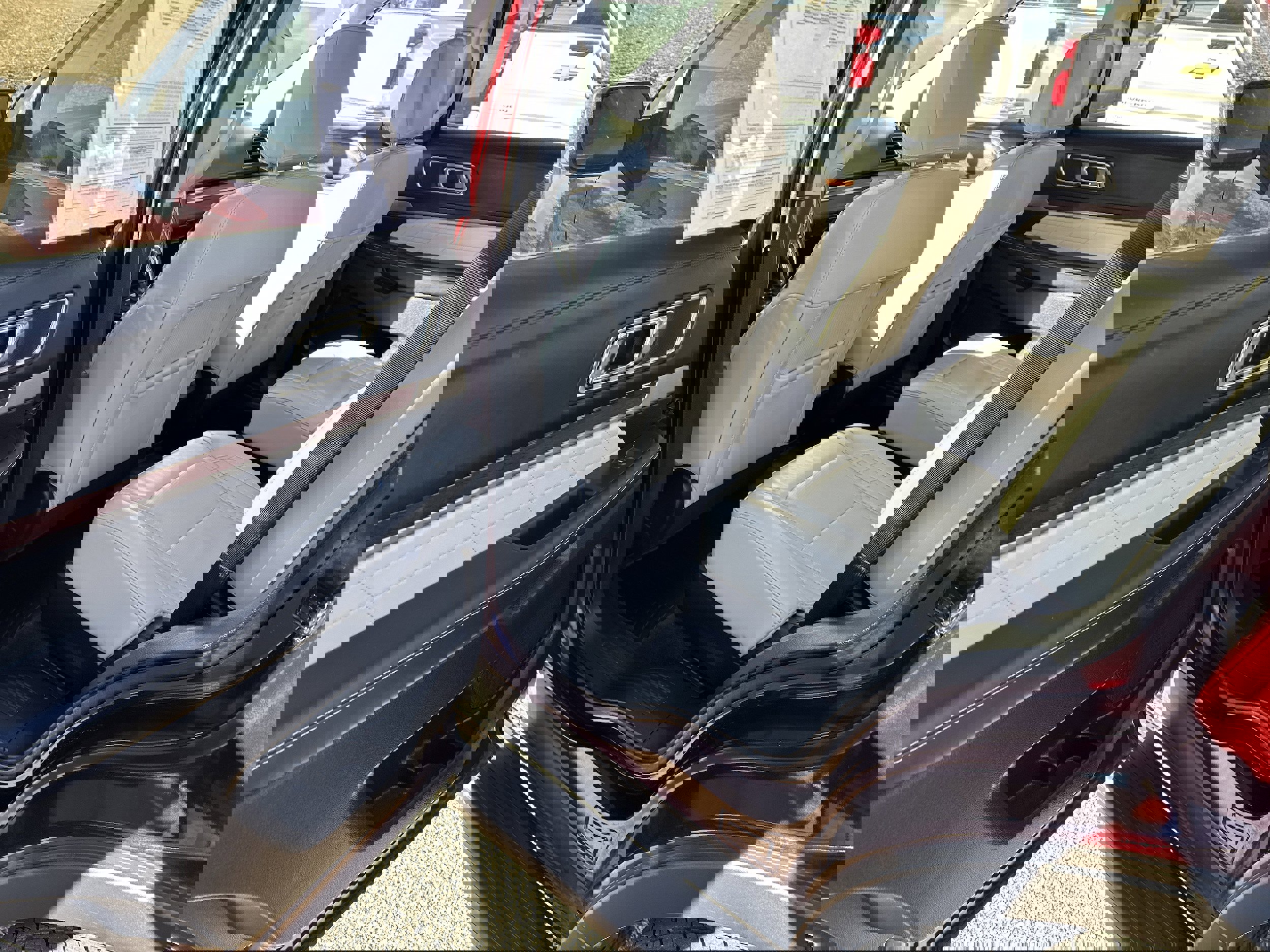 Used 2018 Ford Explorer Platinum image 22