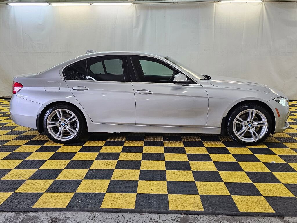 Used 2018 BMW 330i Sedan RWD image 2