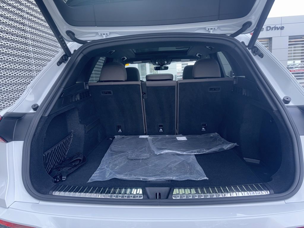 Used 2025 Audi Q5 Premium w/ Convenience Package image 16