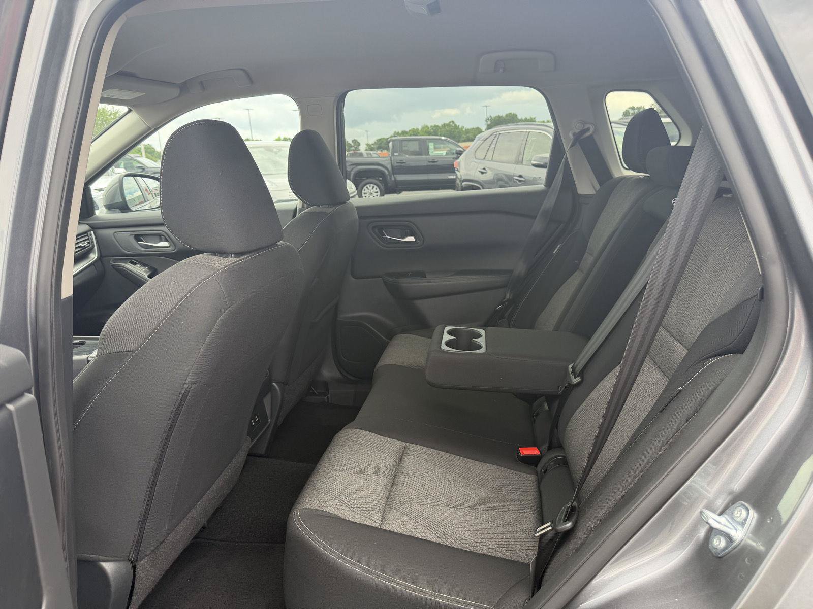 Used 2025 Nissan Rogue SV FWD image 14