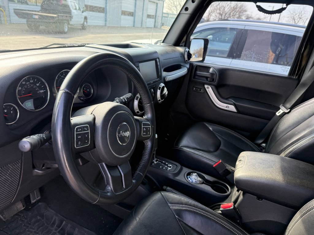 Used 2016 Jeep Wrangler Unlimited Sahara w/ Connectivity Group image 12