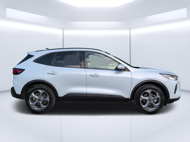 Used 2025 Ford Escape ST-Line Select AWD/4WD image 2