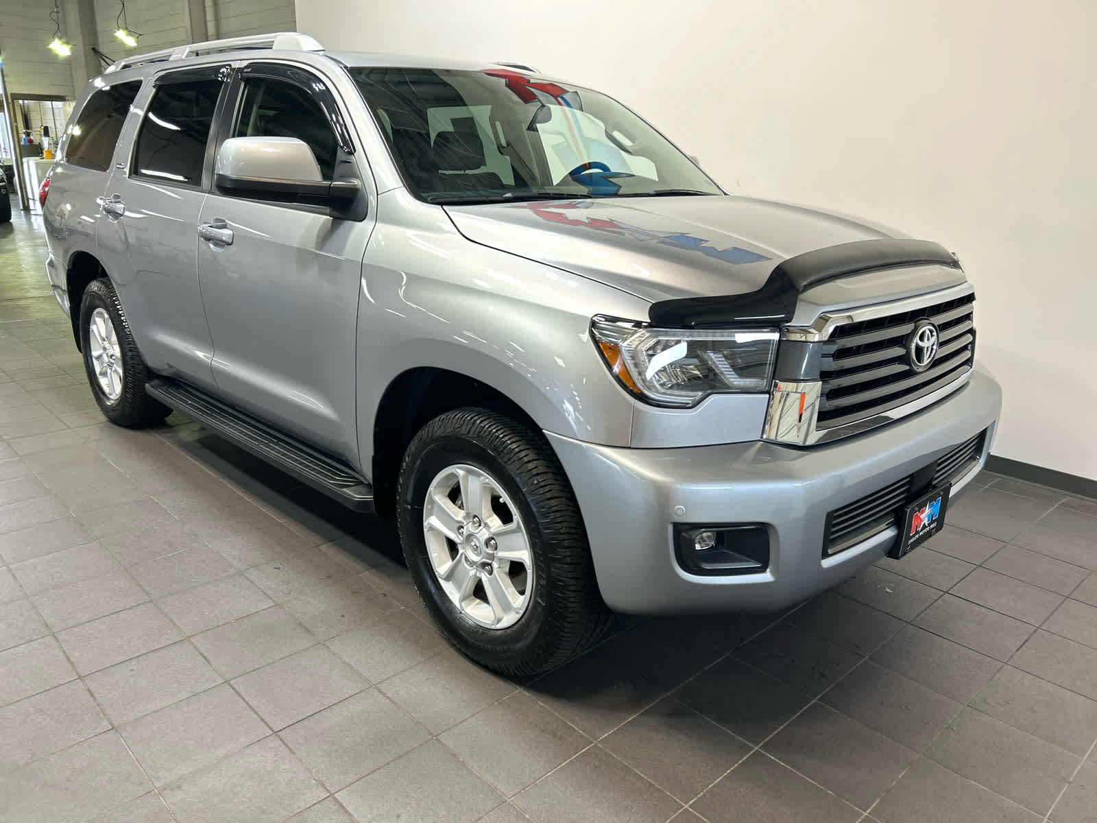 Used 2018 Toyota Sequoia SR5 w/ Premium Package AWD/4WD image 2