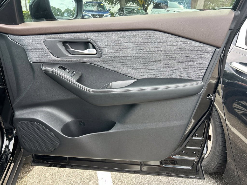 Certified 2023 Nissan Rogue SV FWD image 38