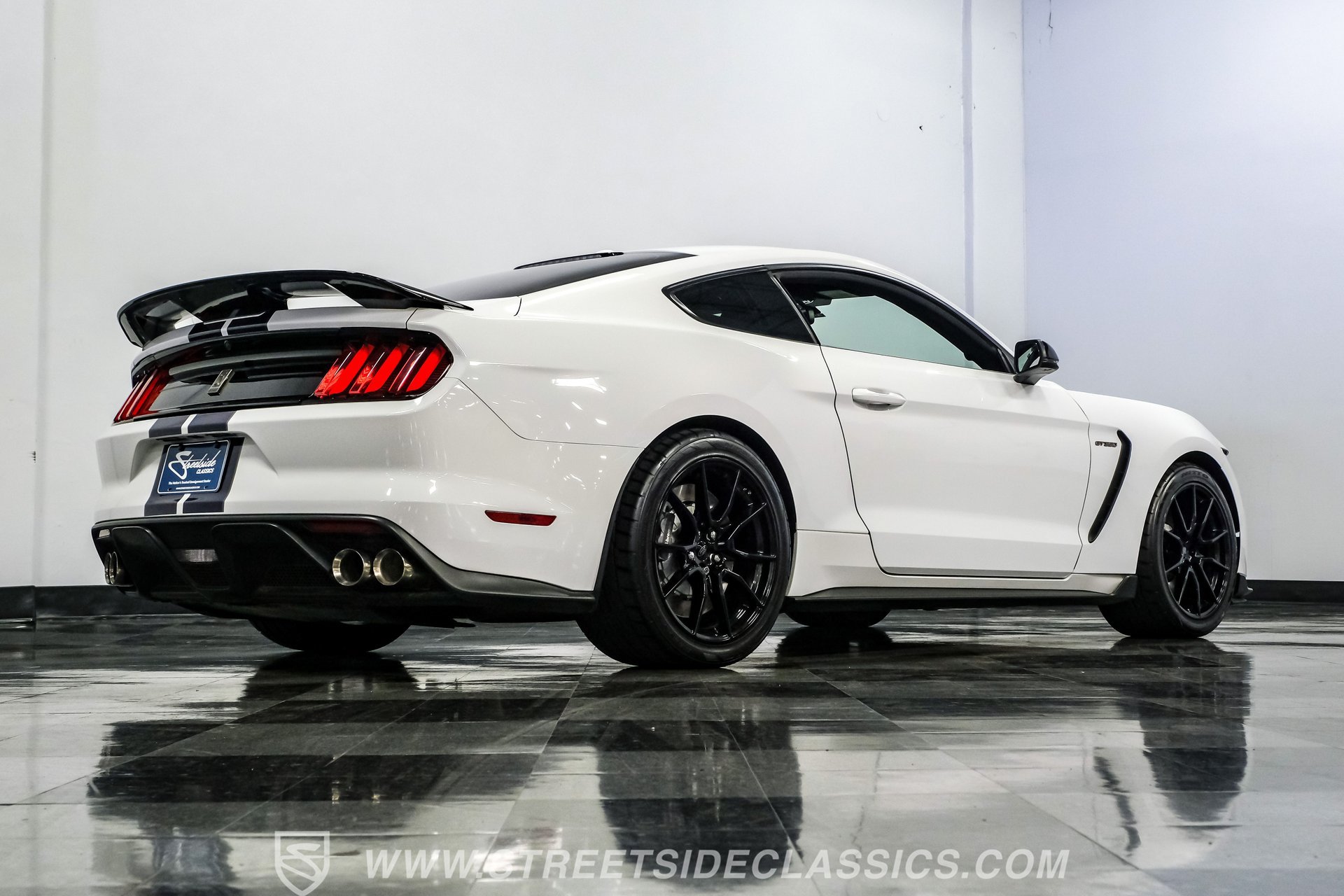 Used 2019 Ford Mustang Shelby GT350 w/ Technology Package RWD image 27