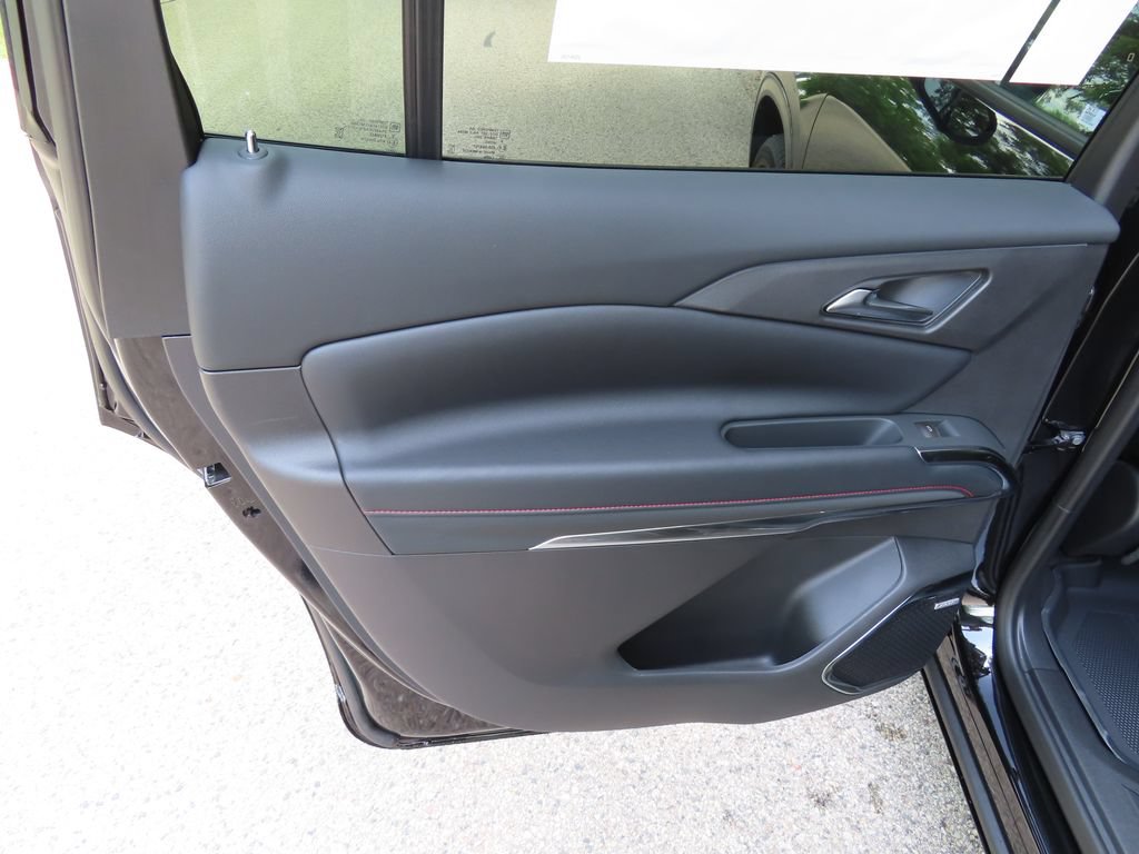 New 2026 Chevrolet Traverse RS w/ LPO, Floor Liner Package AWD/4WD image 29