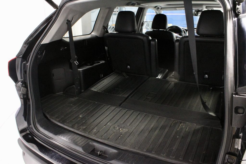 Used 2018 Toyota Highlander SE AWD/4WD image 16