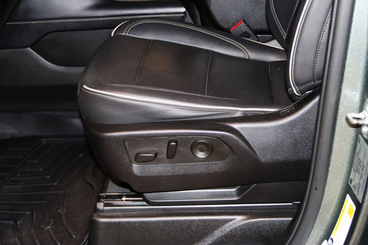 Used 2023 Chevrolet Suburban Premier AWD/4WD image 39
