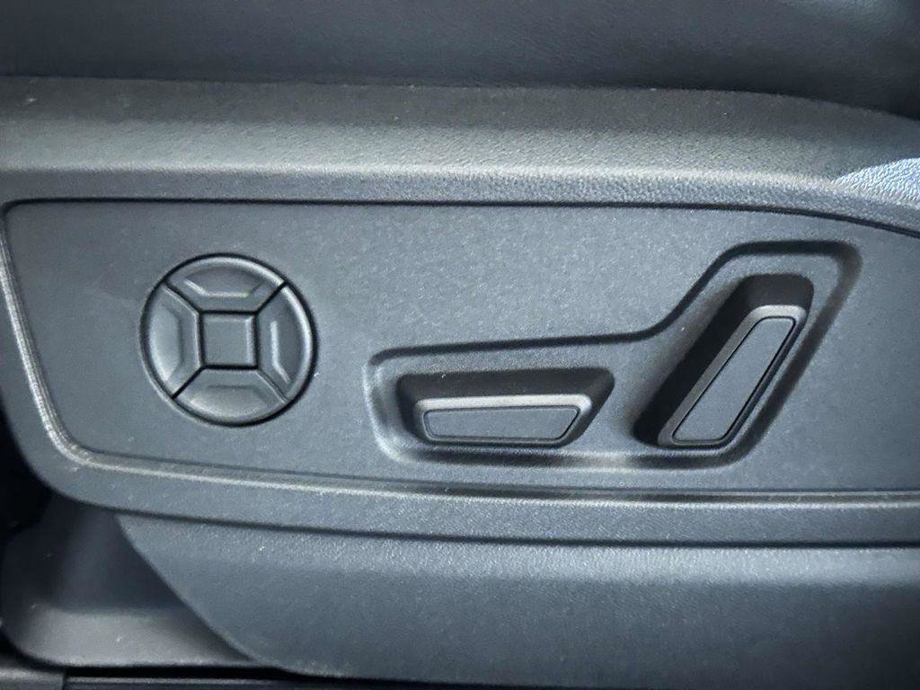 New 2025 Audi SQ5 Premium w/ Convenience Package image 18