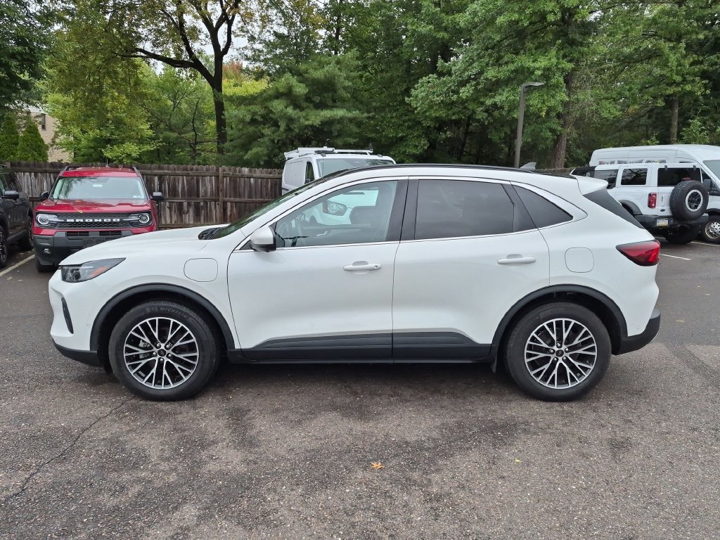 Certified 2023 Ford Escape SE w/ PHEV Premium Package FWD image 6