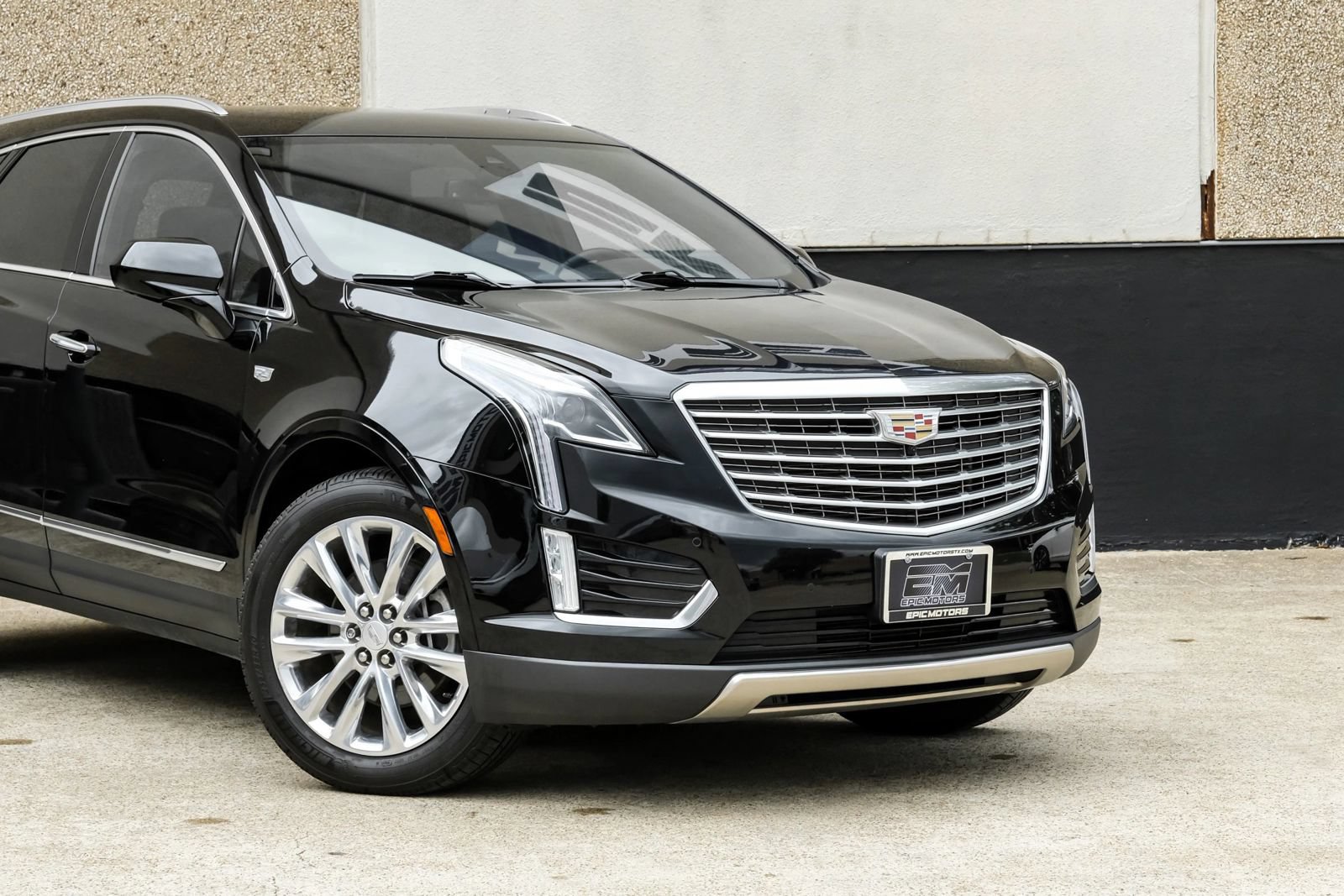 Used 2017 Cadillac XT5 Platinum AWD/4WD image 10
