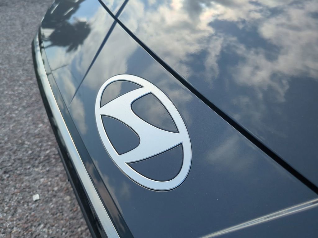 Certified 2024 Hyundai Elantra Limited FWD image 13