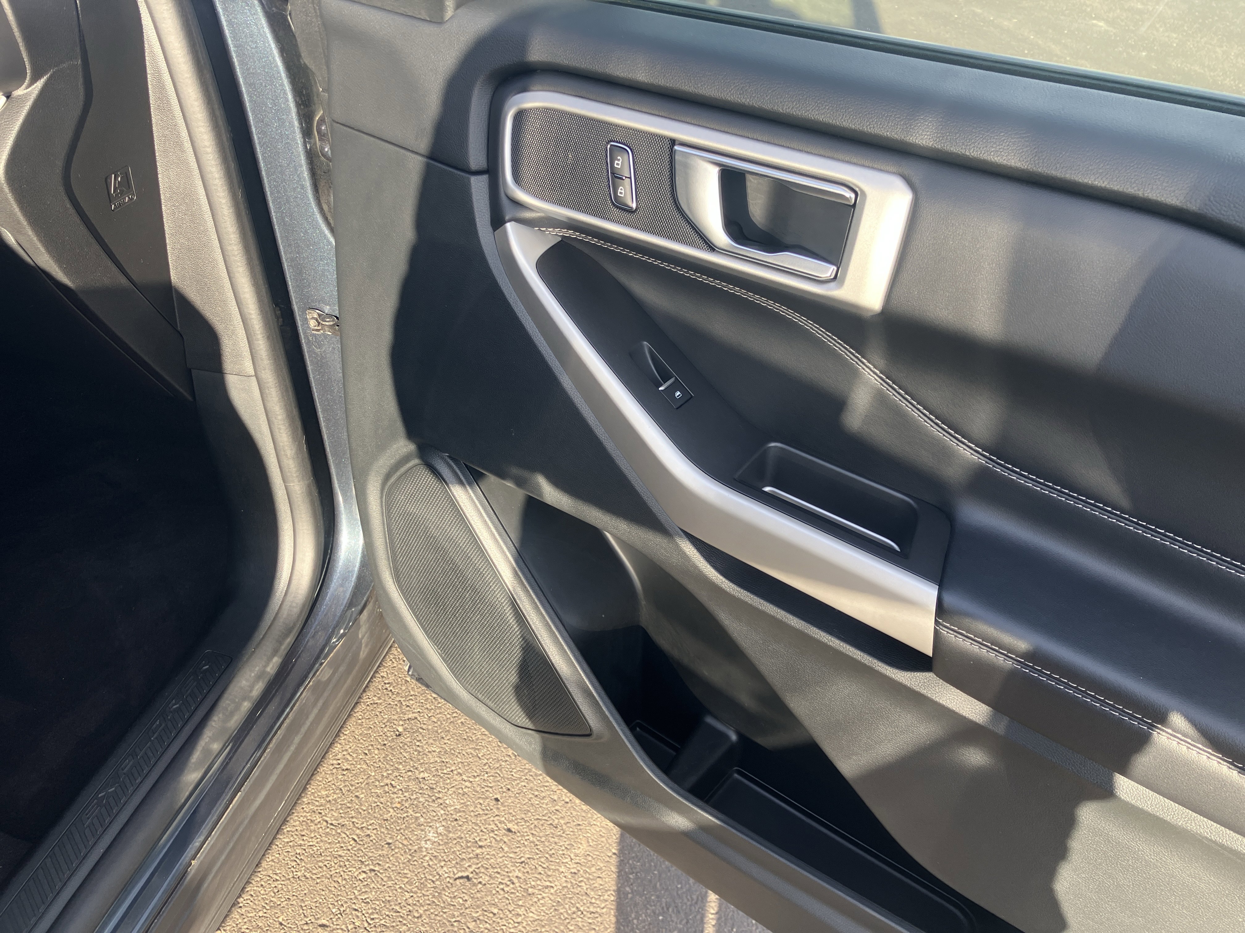 Used 2022 Ford Explorer XLT w/ Equipment Group 202A image 10