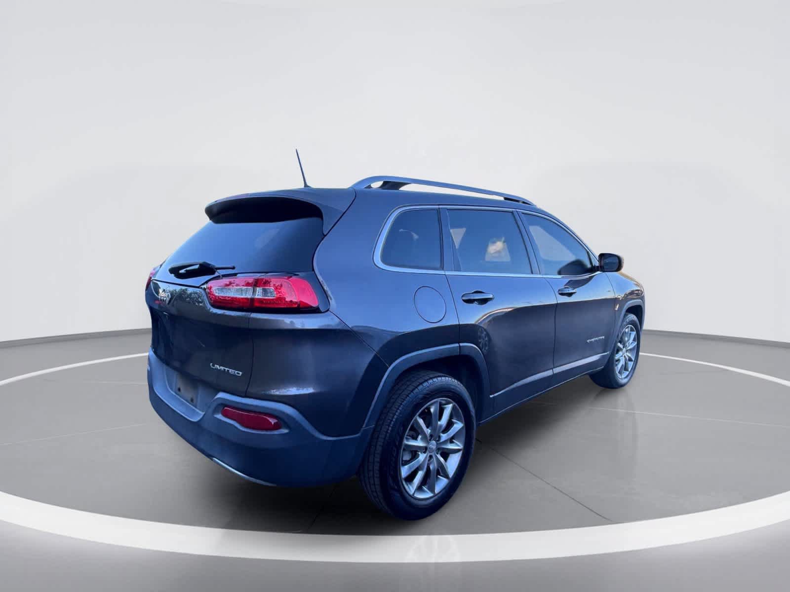 Used 2017 Jeep Cherokee Limited FWD image 6