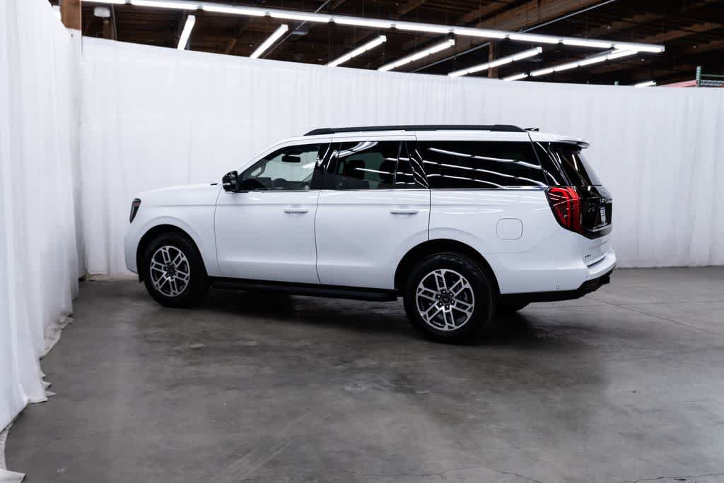Used 2025 Ford Expedition Active AWD/4WD image 4