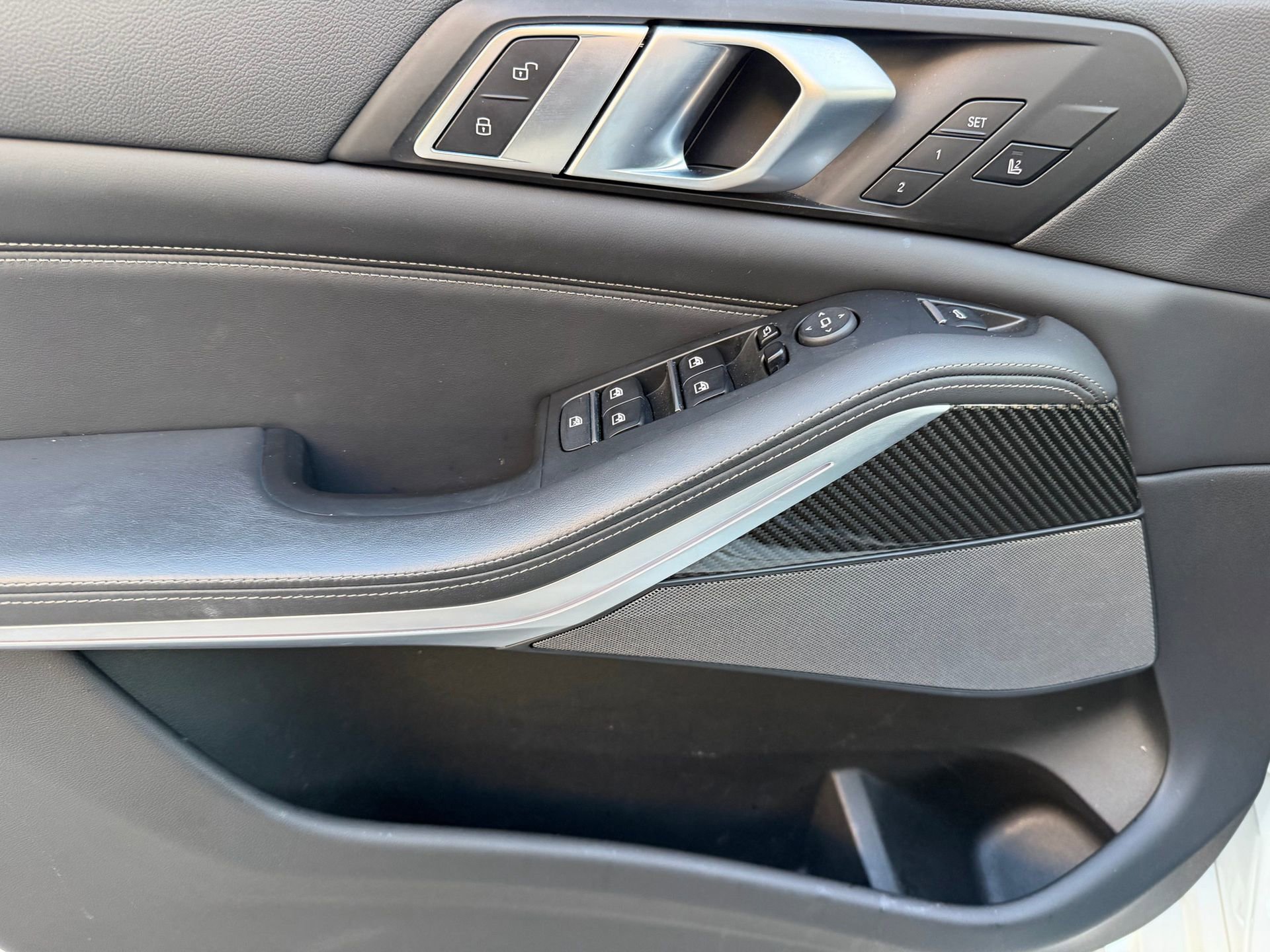 Used 2022 BMW X5 M50i w/ Premium Package image 38