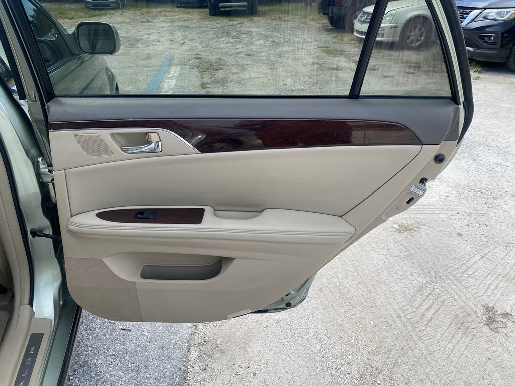 Used 2009 Toyota Avalon XLS FWD image 11