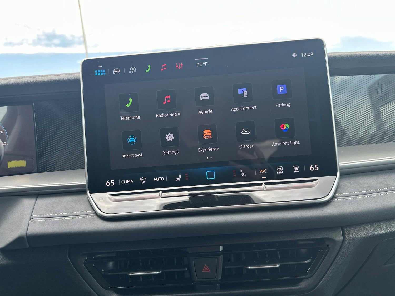 New 2026 Volkswagen Tiguan SE AWD/4WD image 43
