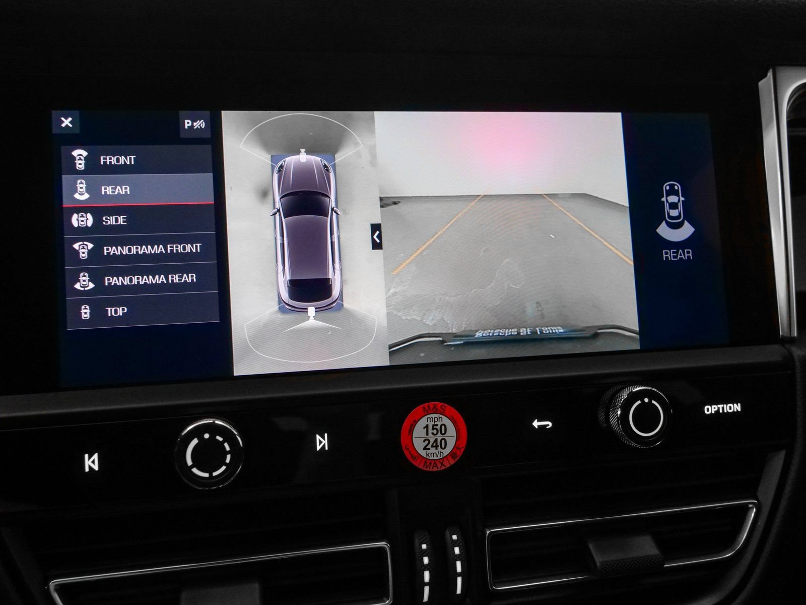 Certified 2025 Porsche Macan AWD/4WD image 28