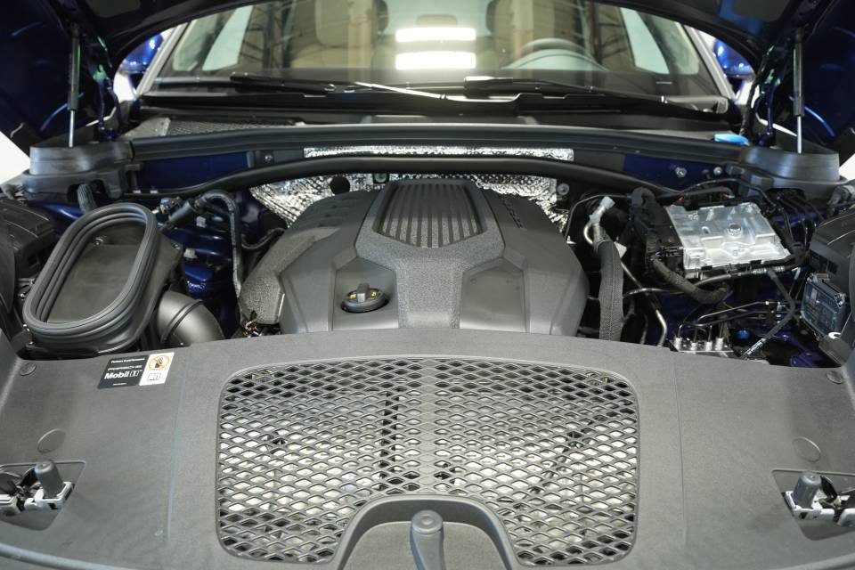 Certified 2026 Porsche Macan AWD/4WD image 30