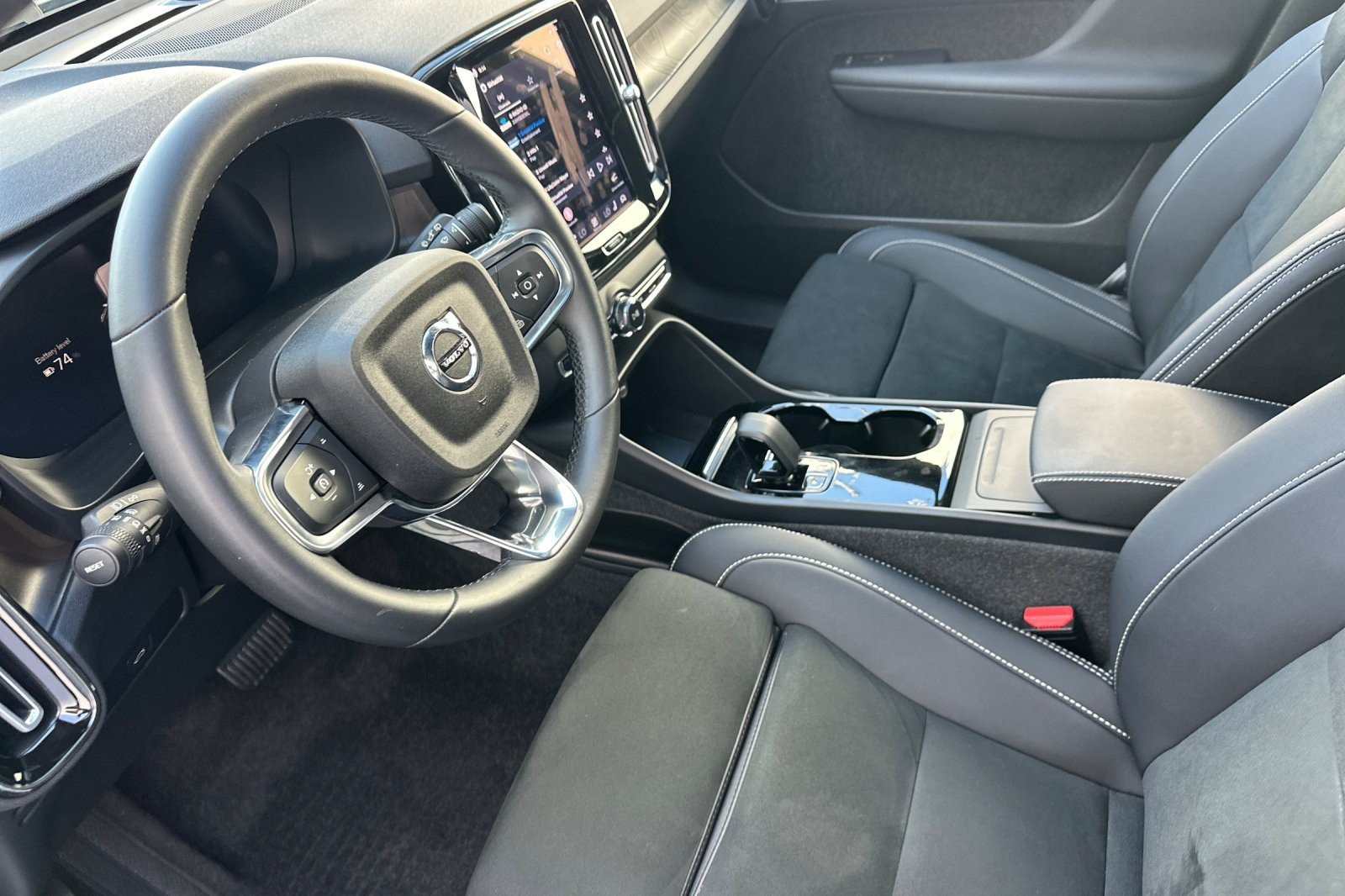 Used 2023 Volvo XC40 Recharge Ultimate w/ Protection Package Premier AWD/4WD image 9