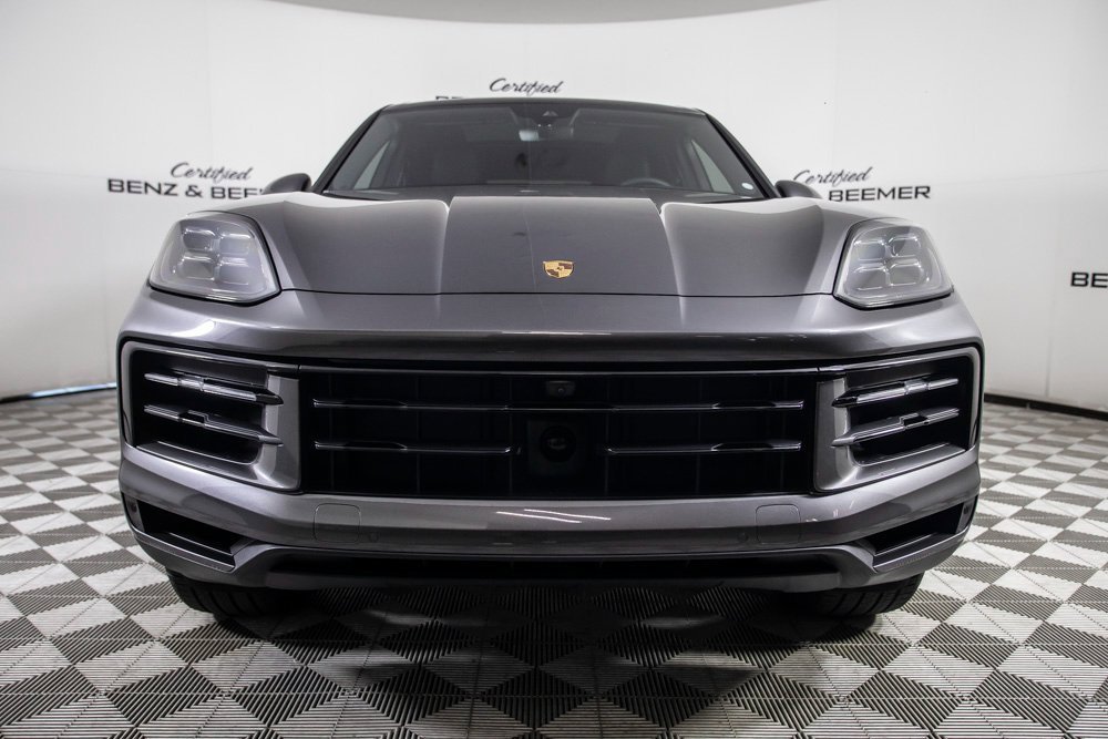 Used 2025 Porsche Cayenne image 4