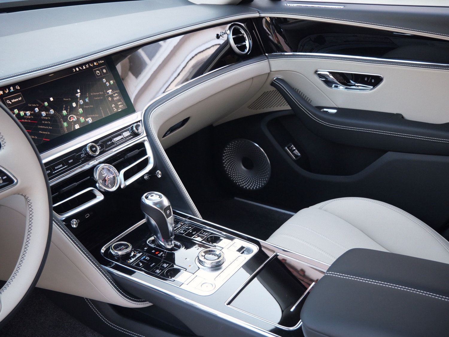 New 2026 Bentley Flying Spur V8 AWD/4WD image 14