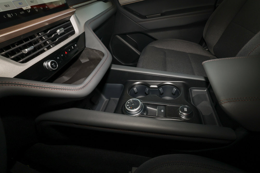 New 2026 Ford Explorer Active RWD image 14