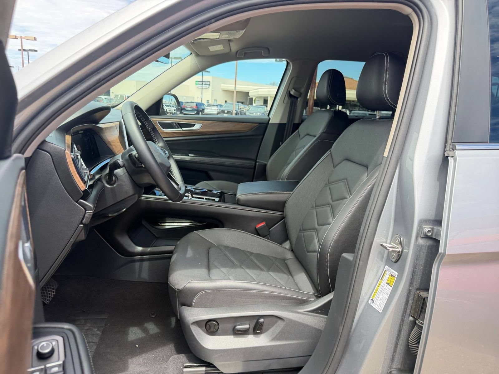 Used 2026 Volkswagen Atlas SE FWD image 38