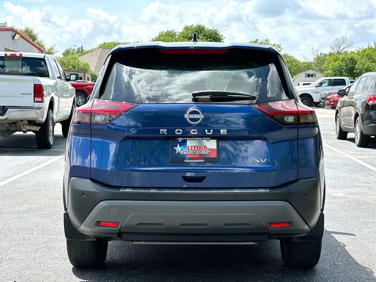 Used 2023 Nissan Rogue SV FWD image 14