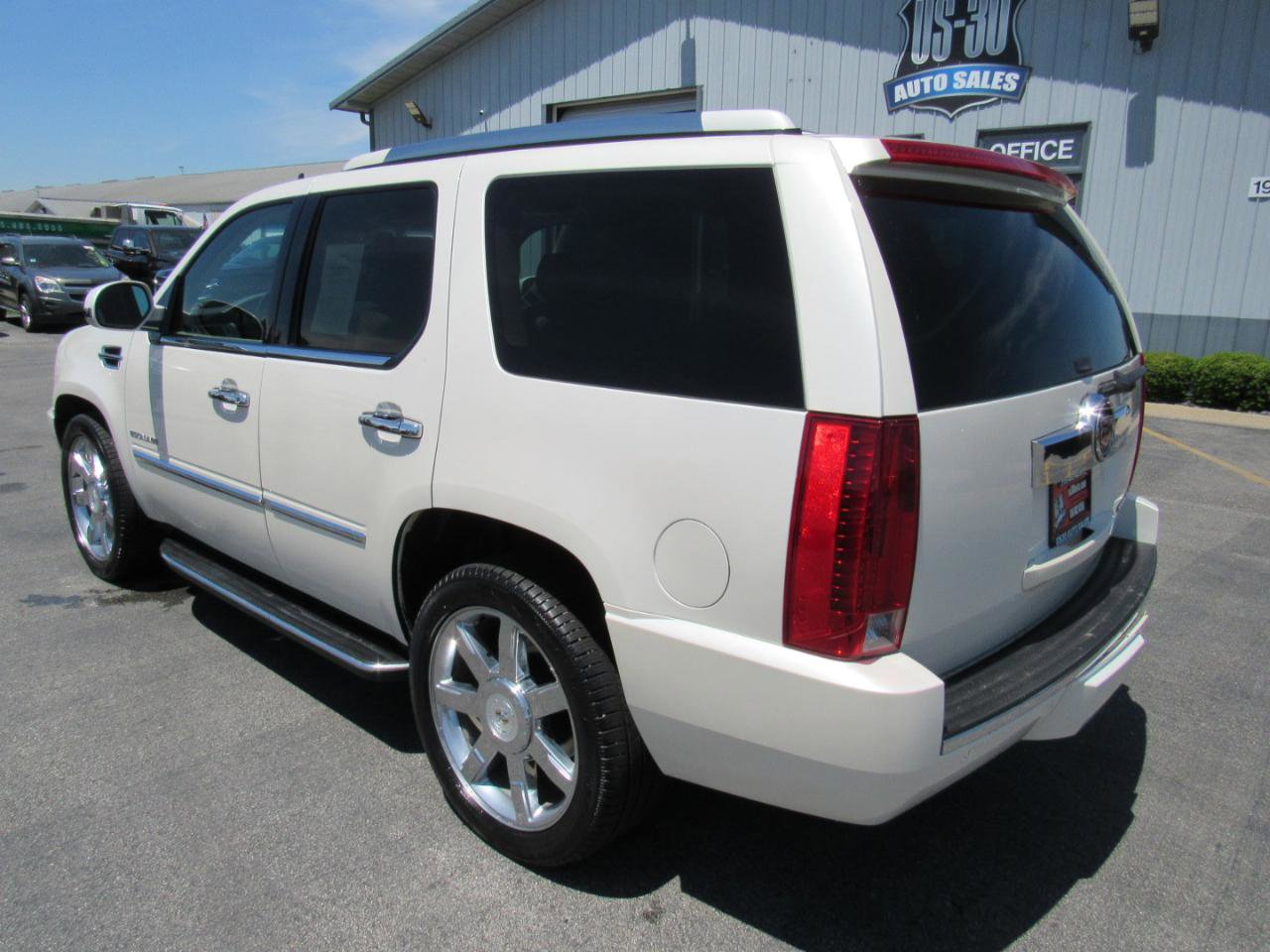 Used 2010 Cadillac Escalade Luxury AWD/4WD image 4