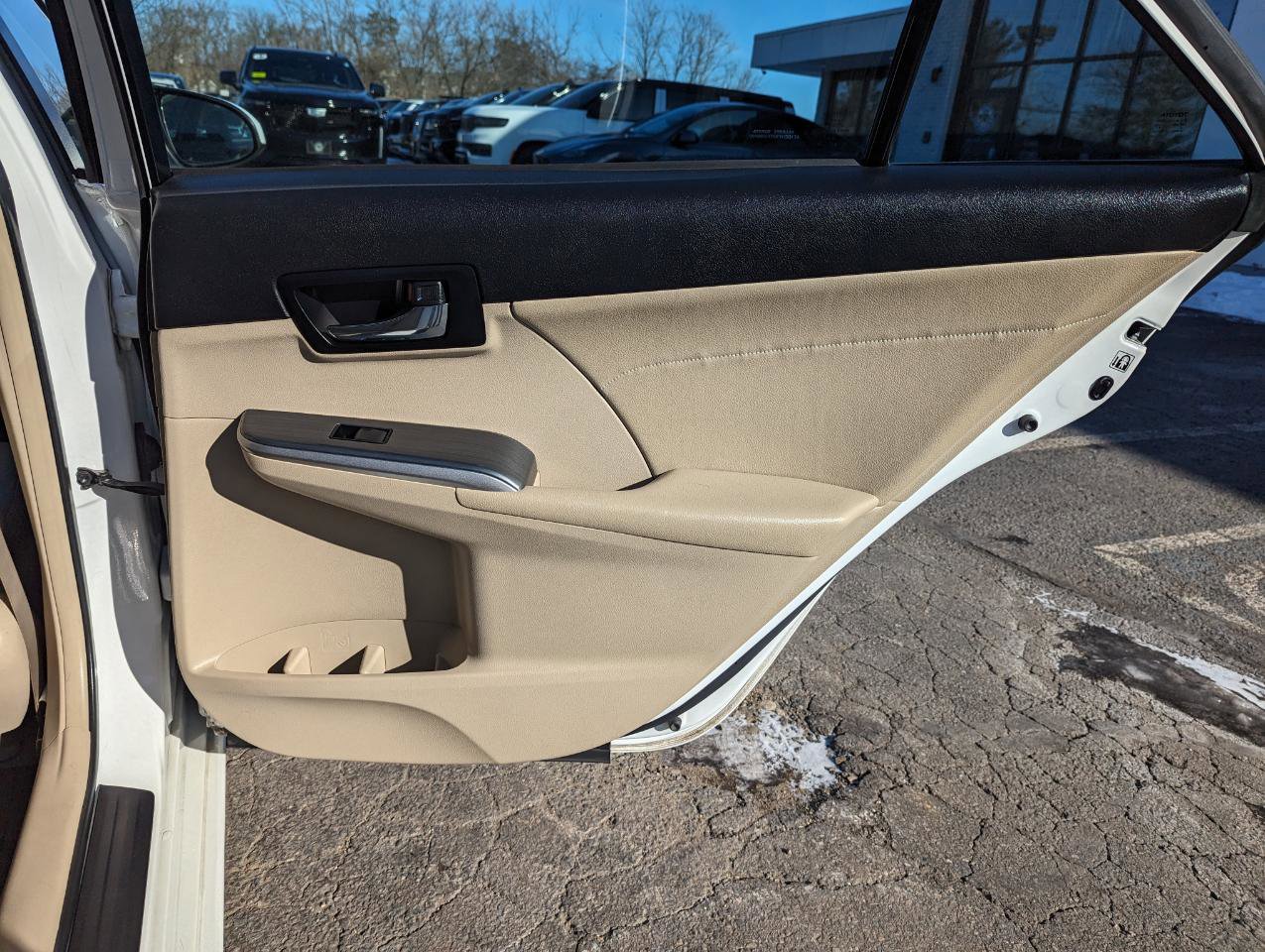 Used 2013 Toyota Camry XLE w/ Leather Pkg image 36