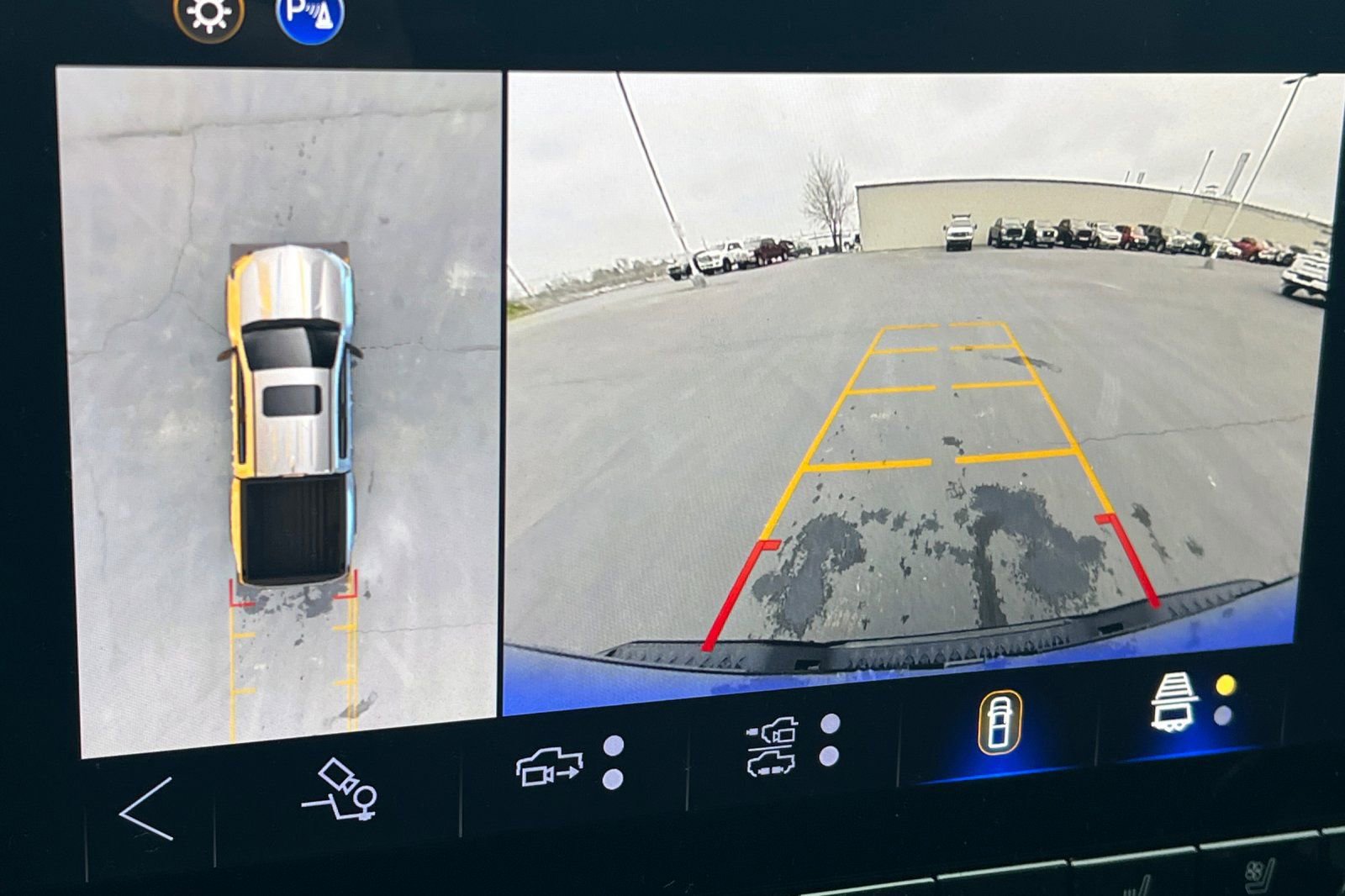 Used 2025 Chevrolet Colorado ZR2 w/ Technology Package image 19