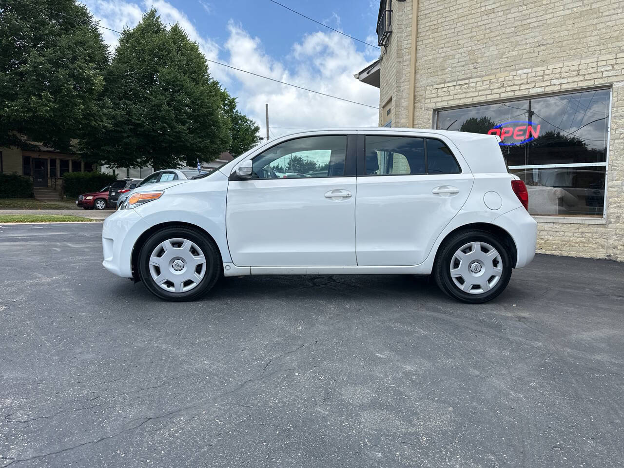 Used 2010 Scion xD FWD image 2