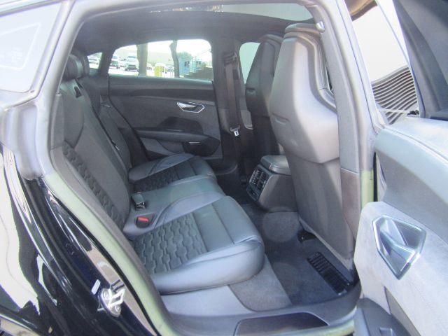 Used 2023 Audi e-tron GT Premium Plus image 27
