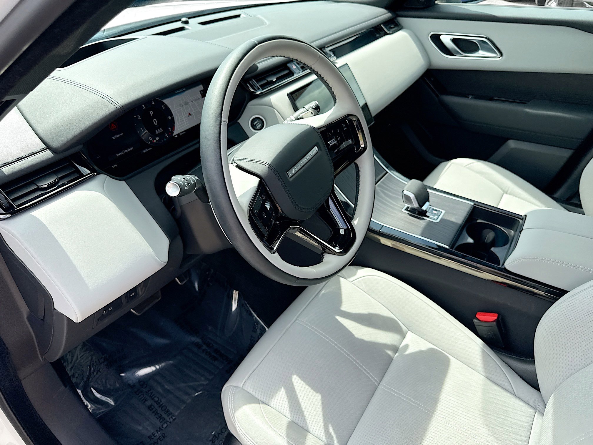 Used 2026 Land Rover Range Rover Velar Dynamic SE image 25