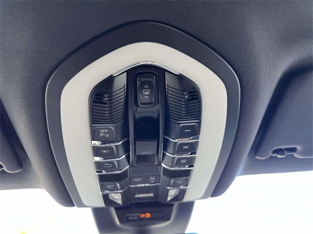 Certified 2022 Porsche Macan image 30