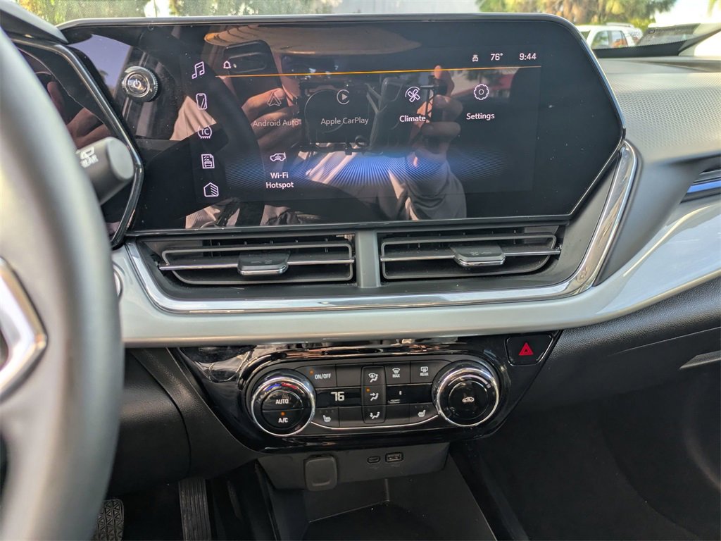 Used 2025 Chevrolet Trax LT w/ LT Convenience Package image 20