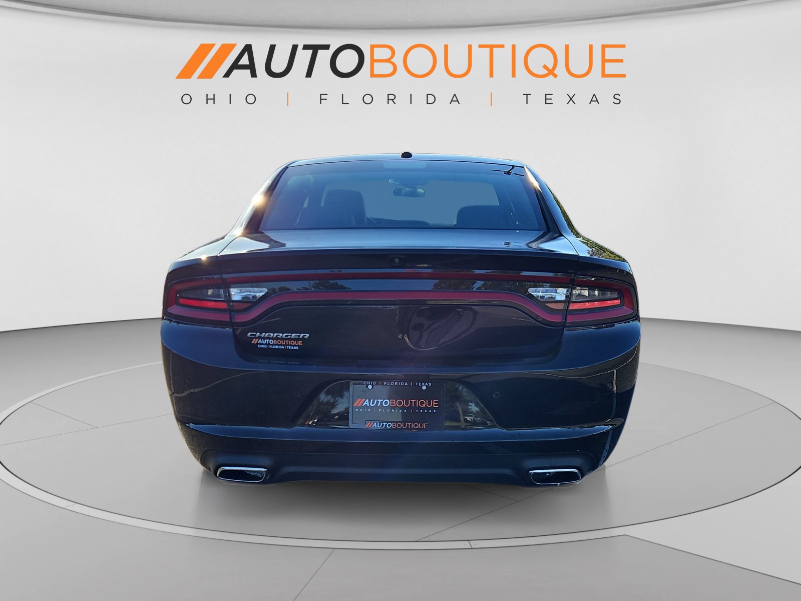 Used 2020 Dodge Charger SXT w/ Leather Interior Group RWD image 4