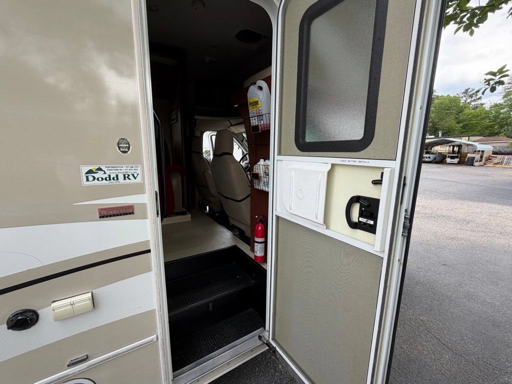 Used 2014 Ford E-450 and Econoline 450 Super Duty w/ Motorhome Prep Package RWD image 24