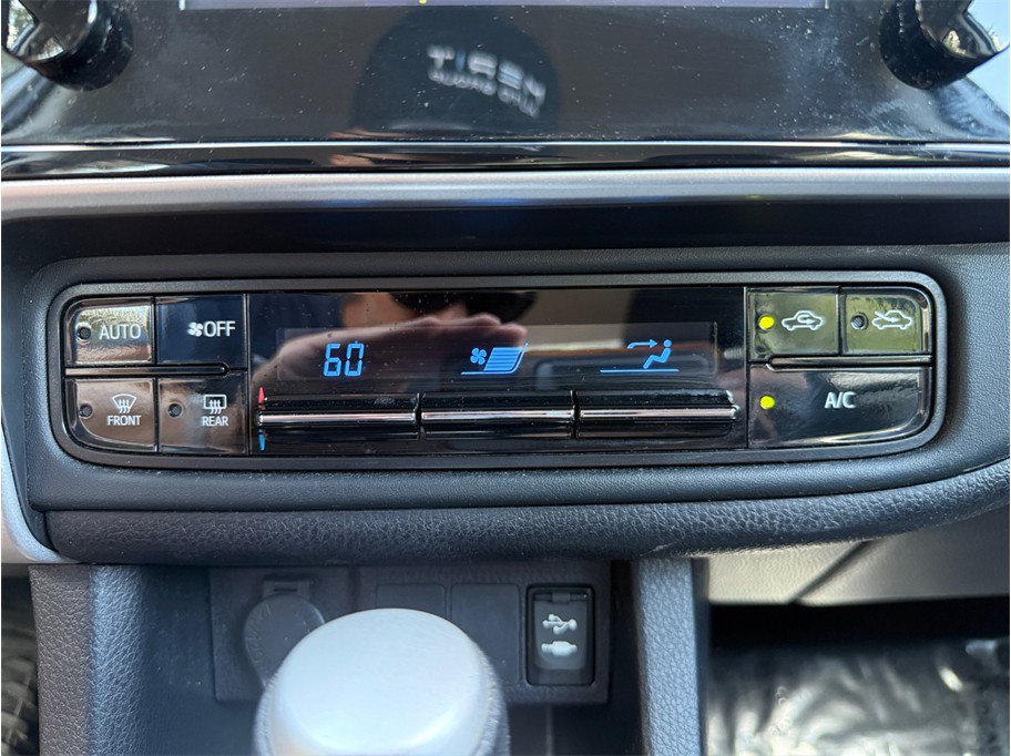 Used 2019 Toyota Corolla LE FWD image 23