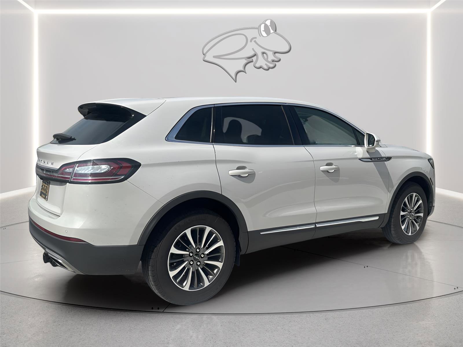 Used 2023 Lincoln Nautilus FWD image 9