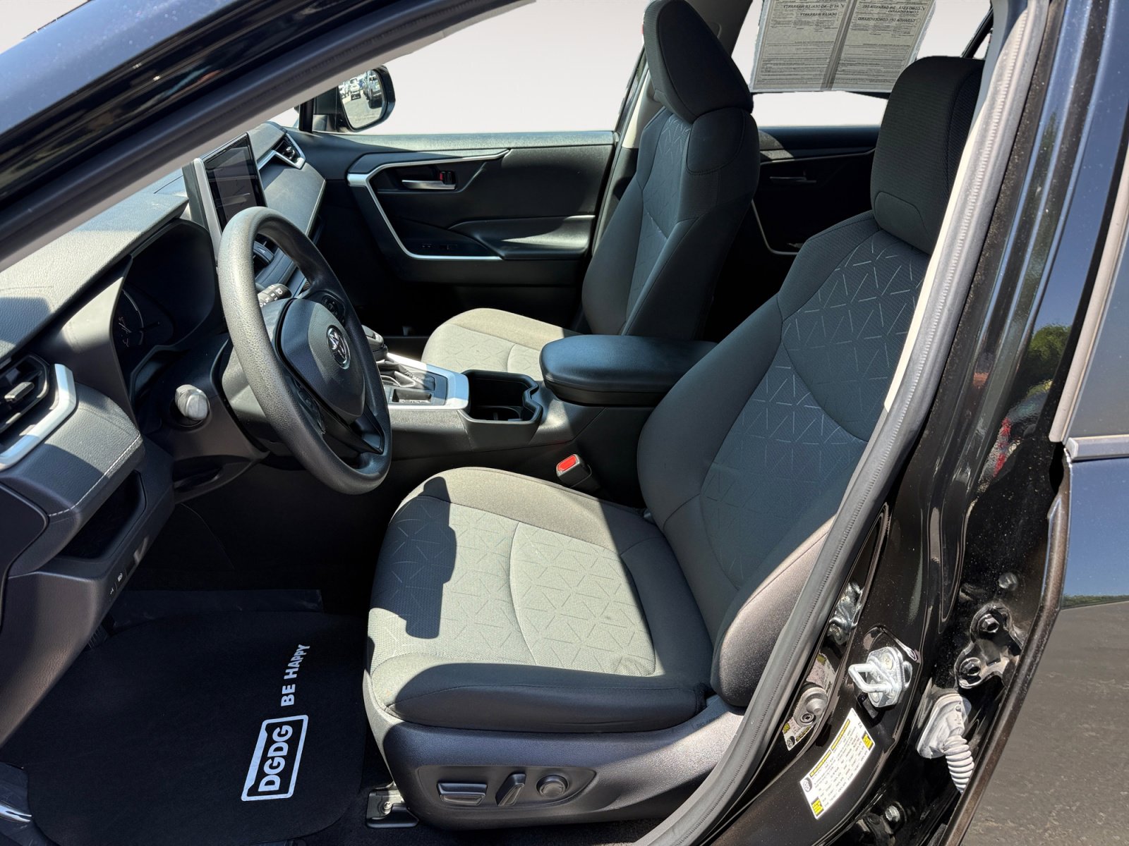 Used 2024 Toyota RAV4 XLE FWD image 10