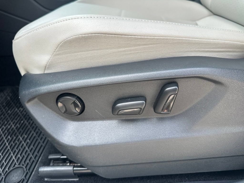 Used 2021 Volkswagen Tiguan SEL AWD/4WD image 12