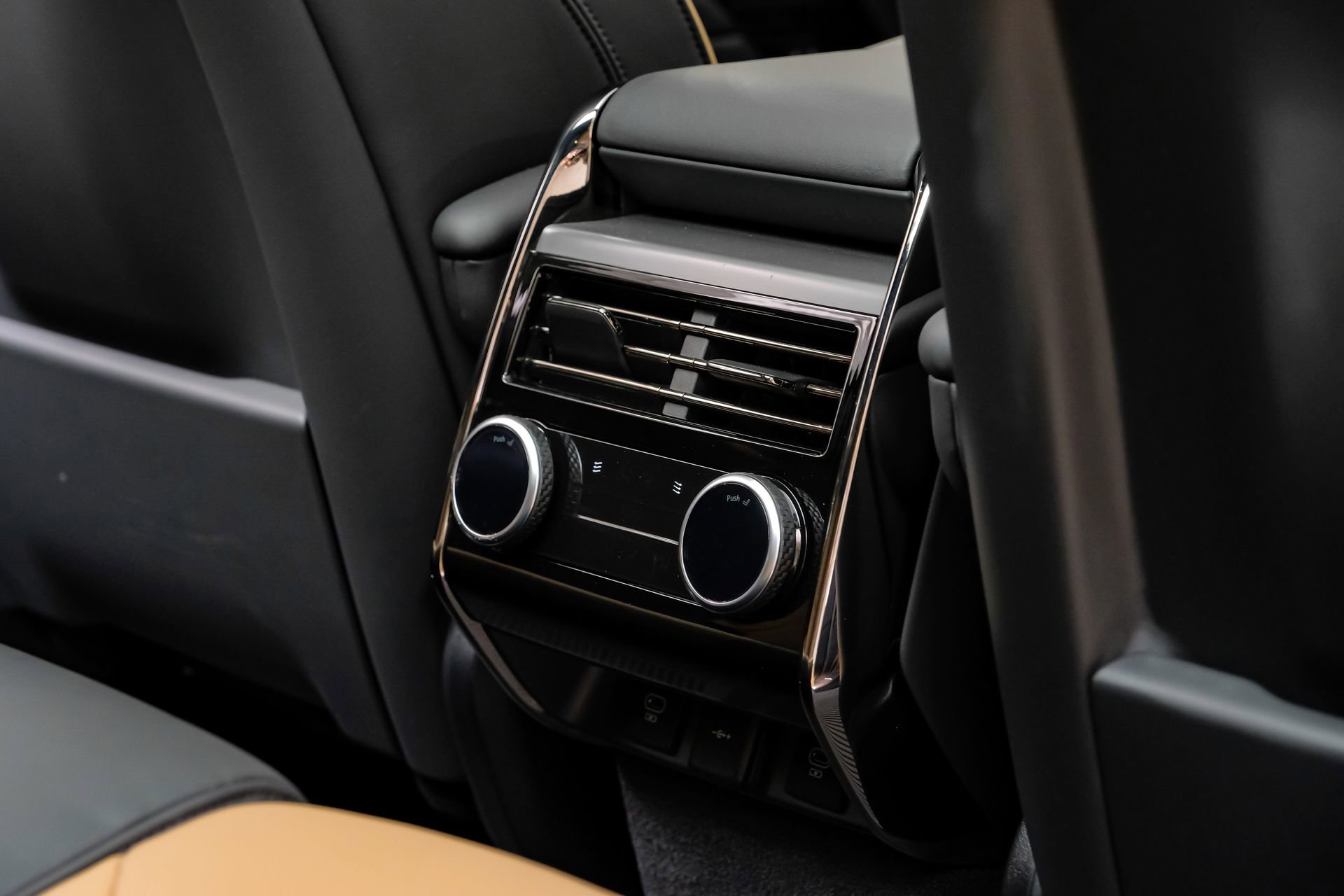 Used 2024 Land Rover Range Rover Sport Dynamic SE image 40