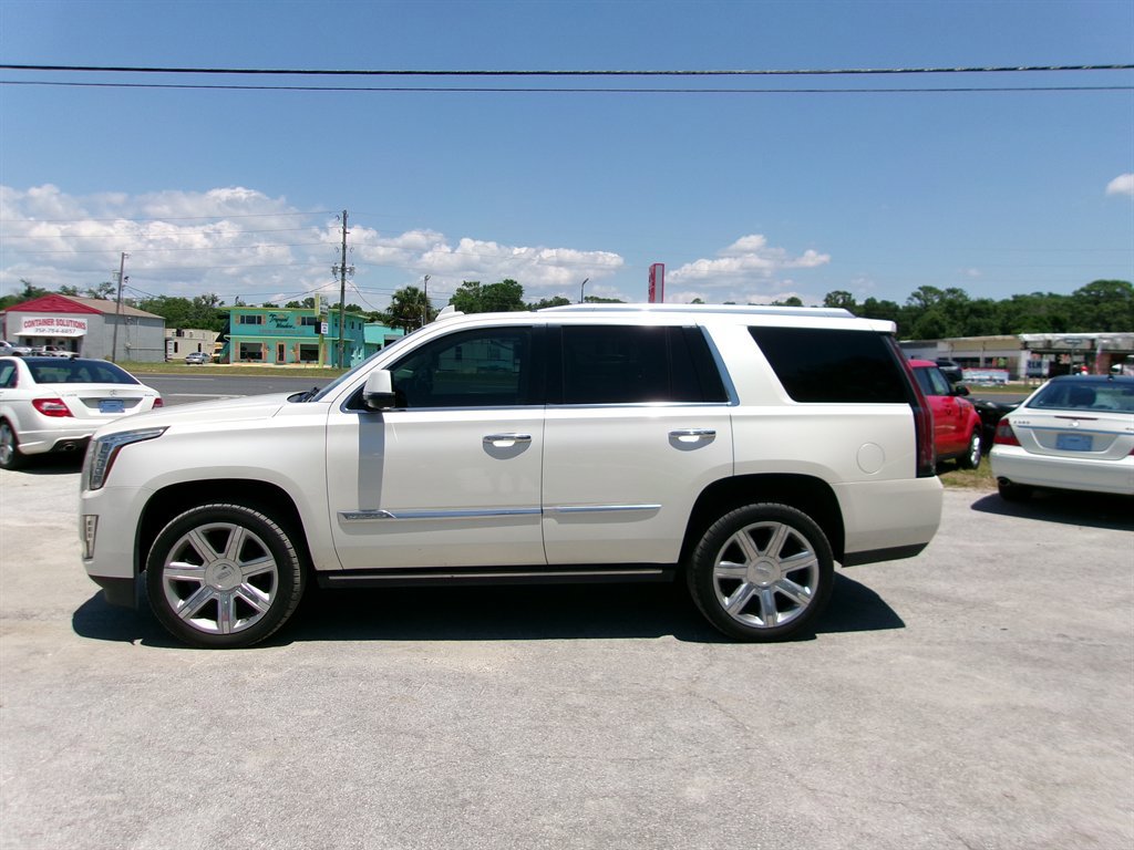 Used 2015 Cadillac Escalade Premium RWD image 1